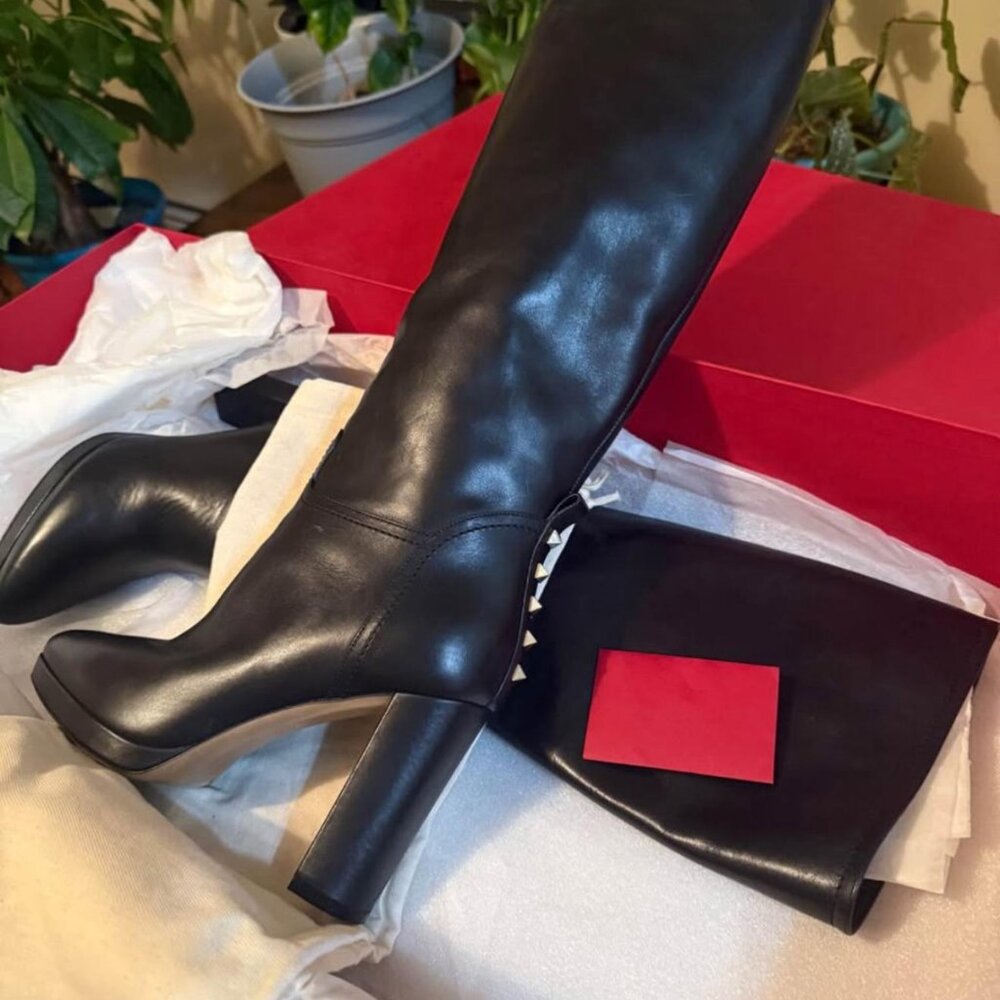 ✨ Valentino Garavani Boots – Size 39 ✨